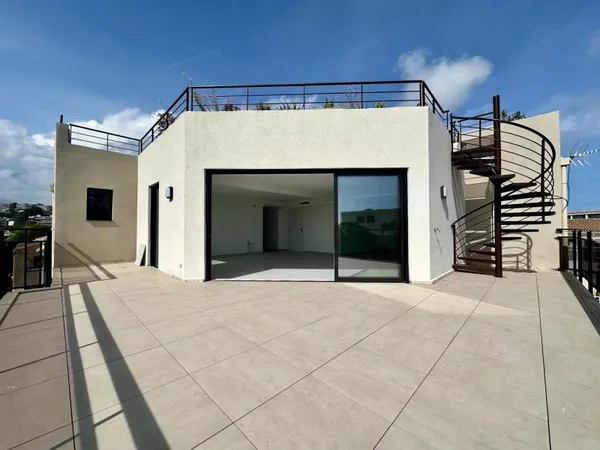 4P - 132,35 m² + terrasse 32 m² + solarium 48 m² - Dernier étage