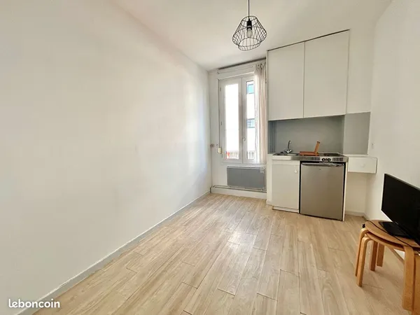 Studio 1 pièce 13 m²