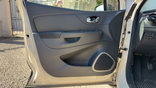 Renault Captur 0.9 TCe 90 - Business – 2015 – 120562 km – Essence – Boîte Manuelle — photo 50