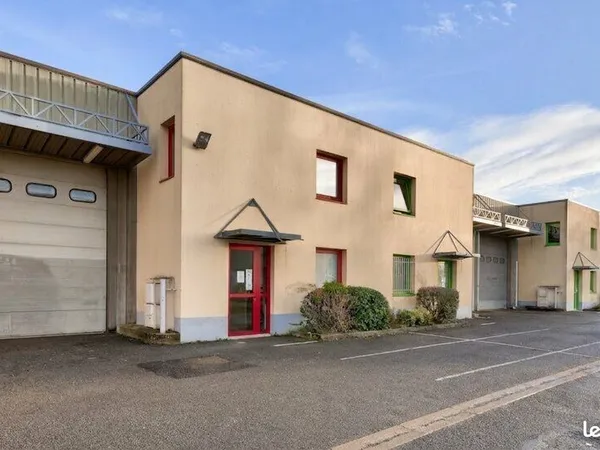 LOCAL D'ACTIVITE 389 m² PONTAULT COMBAULT