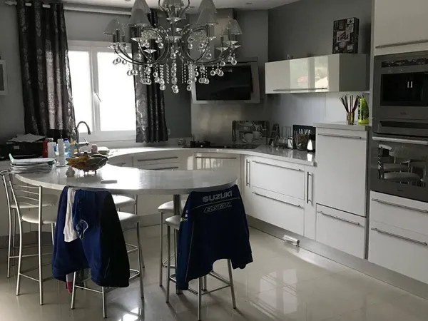 Maison 1 pièce 300 m²