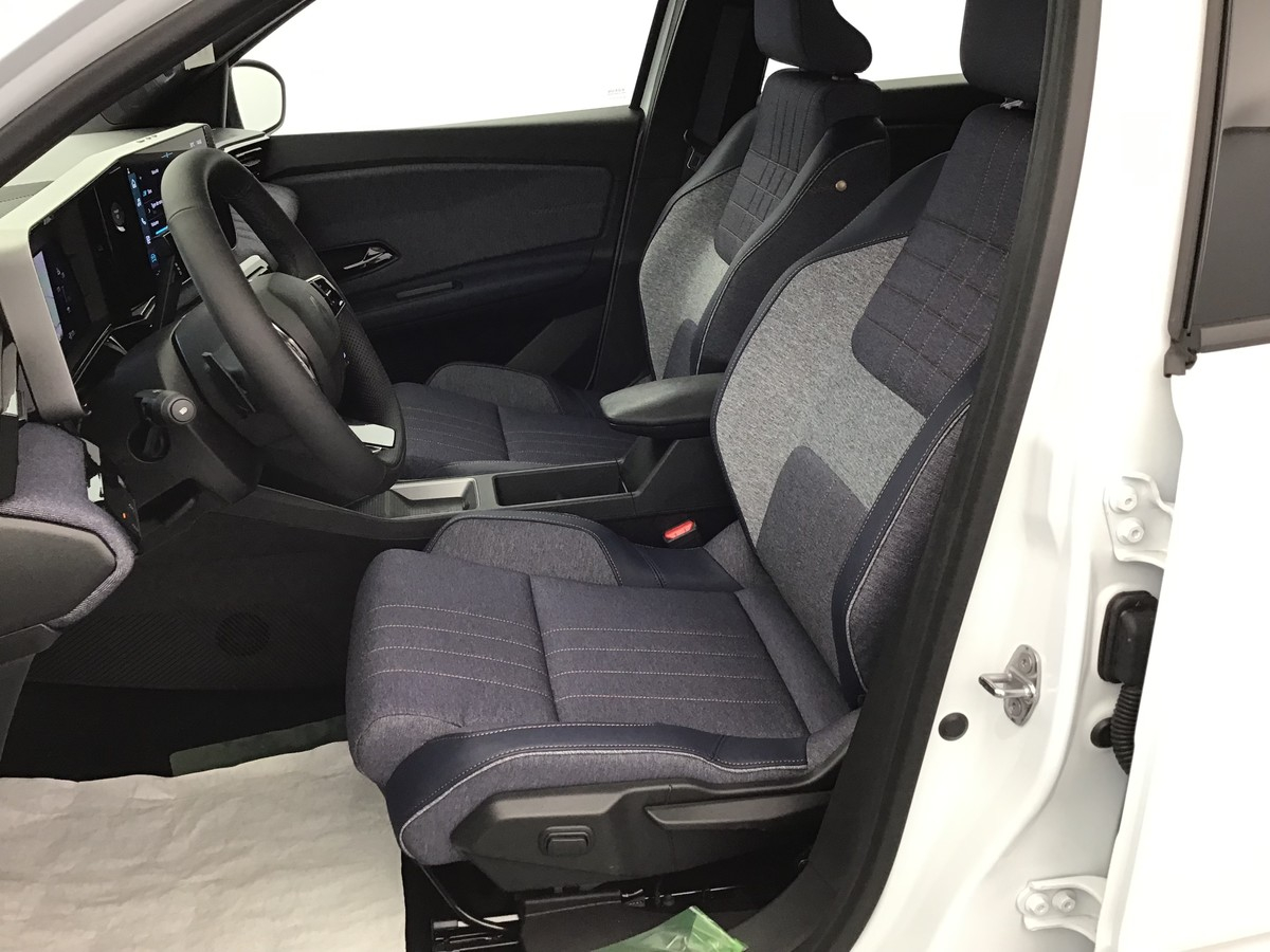 Renault R4 — photo 26