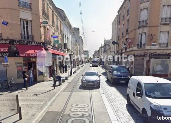 Commerce habillement/textile 65 m²