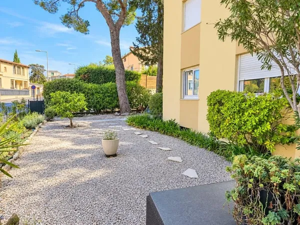 Cap de Croix - 3 pièces avec 160 m² d'extérieur