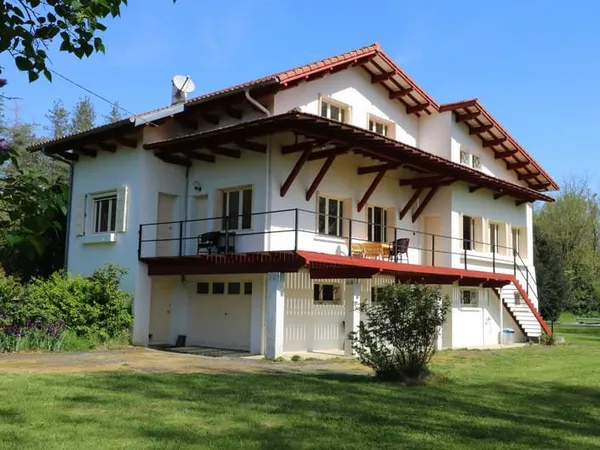 Belle Villa Atypique dans son parc Arboré, piscine chauffée