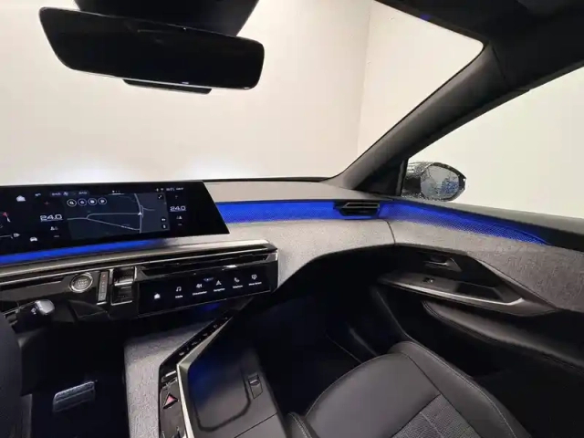 Peugeot 3008 hybrid 145 e-dcs6 — photo 25