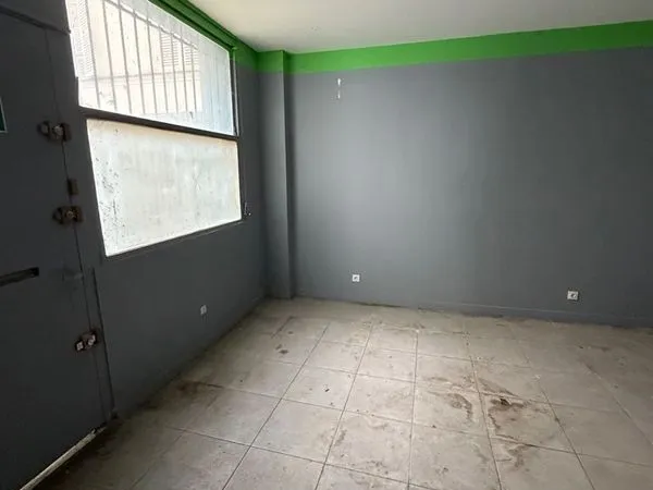 Local commercial 93 m² PARIS