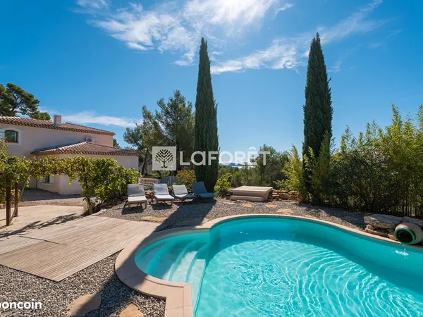 Villa 5 pièces 145 m²
