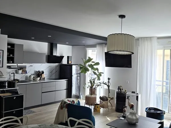Titre : Angers hypercentre - 66 m² rénovés avec parking privatif | Exclusivité