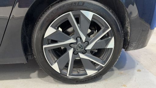 Peugeot 308 1.5 BlueHDi 130 EAT8 - Allure – 2025 – 53500 km – Diesel – Boîte Automatique — photo 5