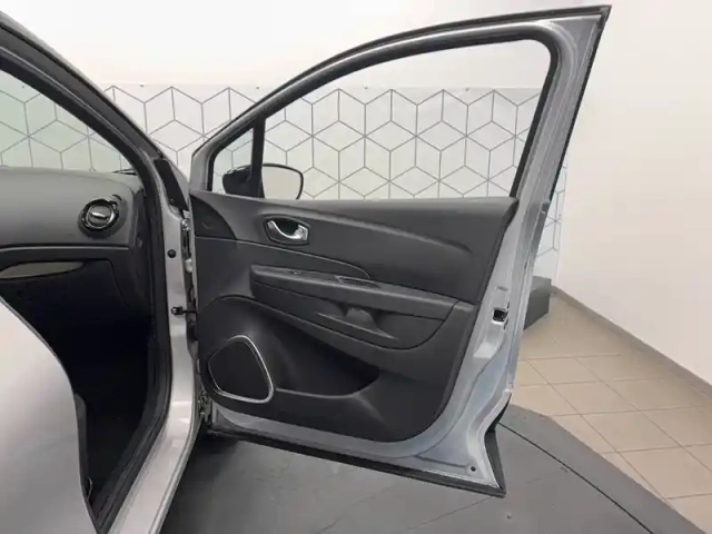 Renault Captur tce 90 - 19 — photo 16