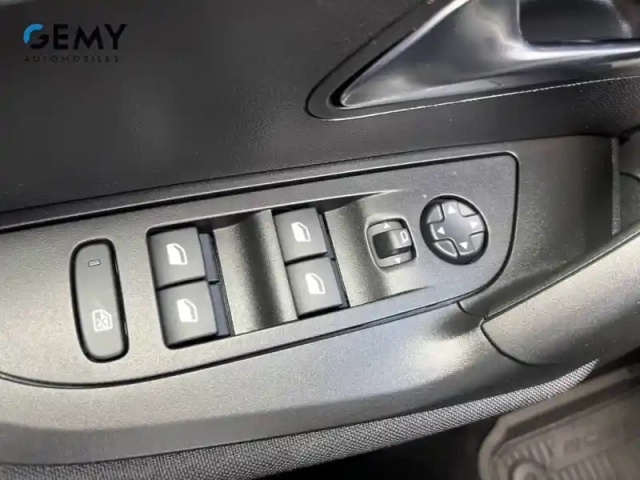 Peugeot 2008 electrique 136 ch — photo 12