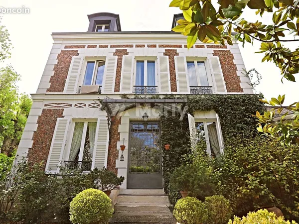 Maison 8 pièces 224 m²