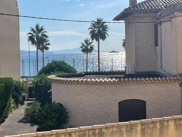 Exclusivité NESTENN La Ciotat - Studio à louer avec vue mer imprenable en bord de mer