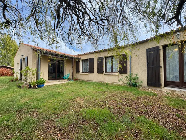Maison Saint-Jean-D'Angle 121m² : 4 chambres 2 garages jardin