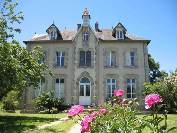 Hôtel 16 pièces 466 m²