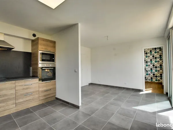Appartement T2 entre Victor Hugo et Champ de Mars