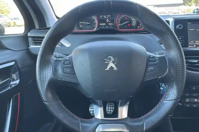 Peugeot 2008 puretech 130ch s&amp;s bvm6 — photo 14