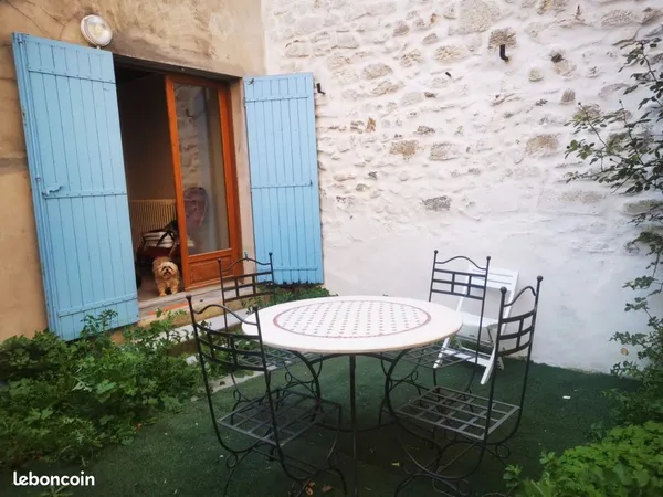 Maison intra-muros avec extérieurs
