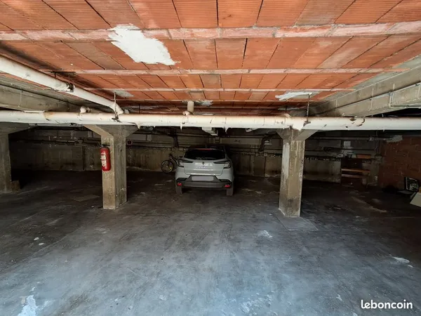 Place de parking à louer - 12-14 Rue du Poids de la Farine, Prades (66500)