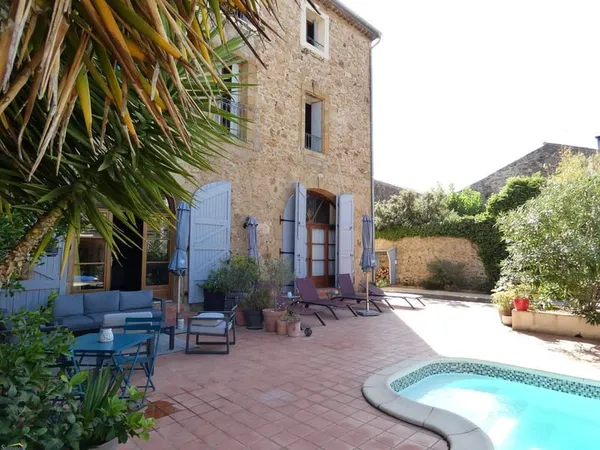 Maison 8 pièces 440 m²