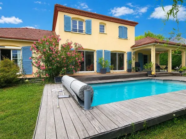 Maison 8 pièces 203 m²