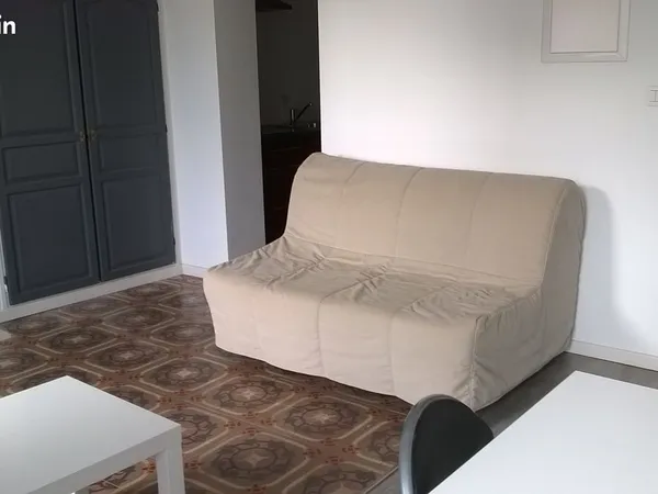 Studio meublé intra muros 1er étage