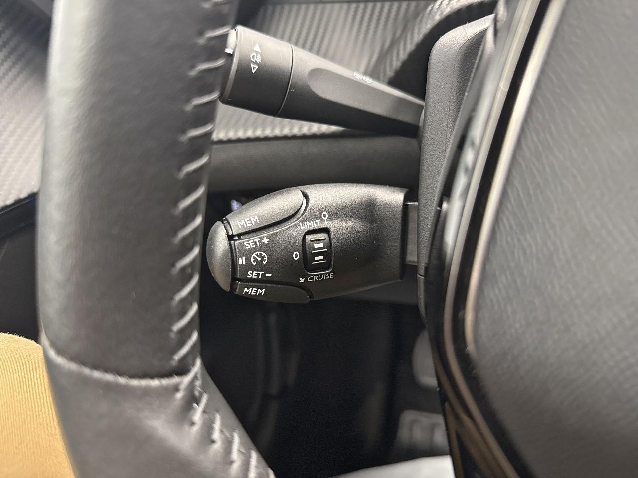 Peugeot 208 100 s&s bvm6 allure — photo 25