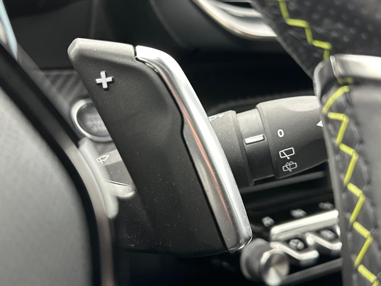 Peugeot 2008 puretech 130 s&s eat8 gt — photo 18