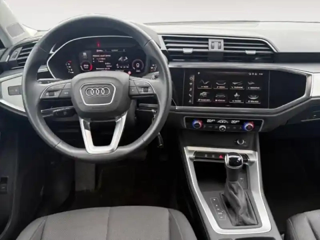 Audi Q3 35 tfsi 150ch design s tronic 7 — photo 10