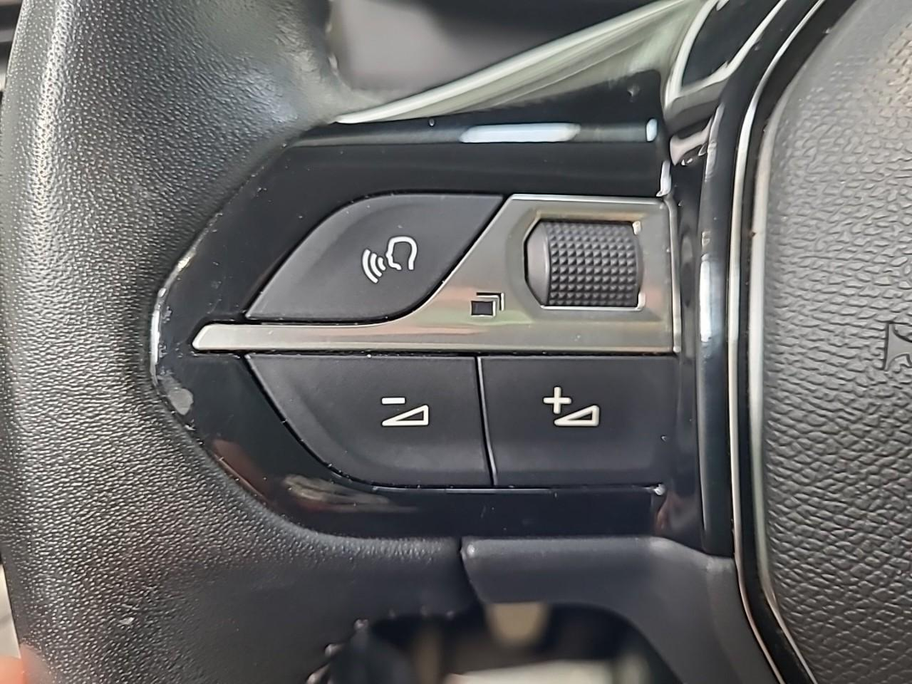 Peugeot 208 puretech 100 s&s bvm6 allure — photo 18