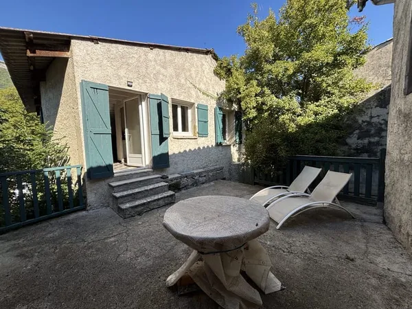 Maison de village avec 2 terrasses et balcon