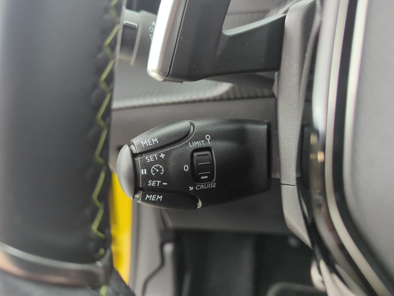 Peugeot 208 puretech 100 s&s eat8 gt — photo 22