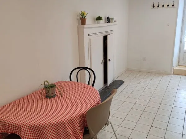 Location petite maison T2 avec jardin et dépendance
