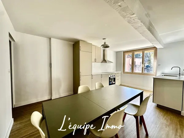 Maison de village meublée entièrement rénovée T5 environ 165