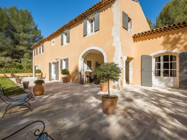 Vends maison 360m² Aubagne - Route d'Eoures