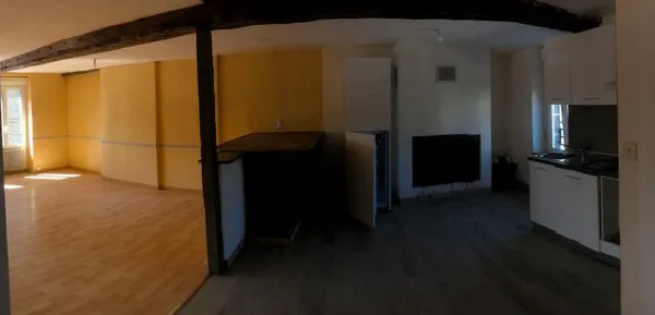 LOCATION logement au dessus commerce