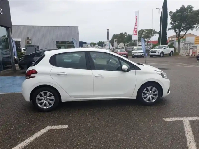 Peugeot 208 puretech 82ch s&amp;s bvm5 — photo 8