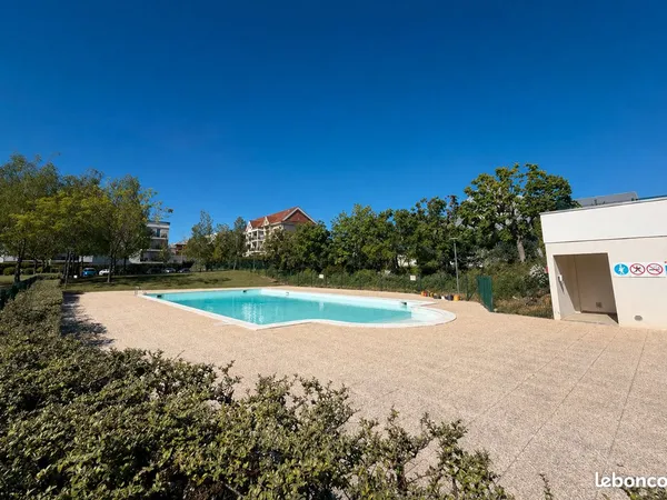 Grand studio meublé de 34 m² avec terrasse et piscine - Dijon Toison d'Or