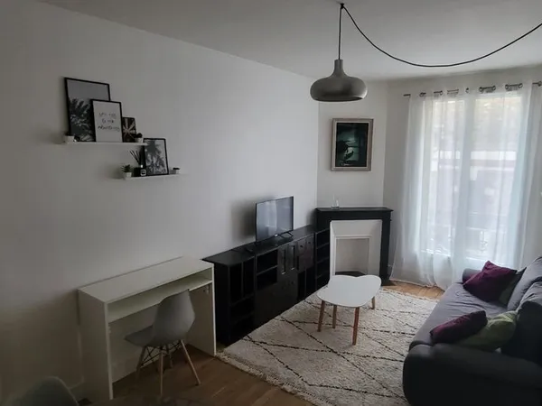 CLAMART GARE - Beau 2 pièces meublé 38 m² - Lumineux - Charme de l'ancien