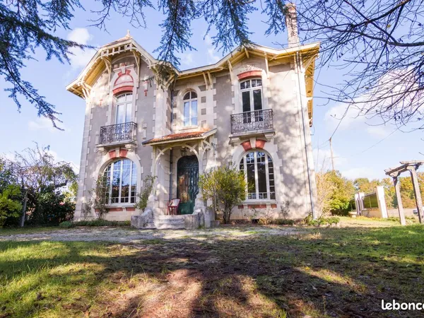 Maison 7 pièces 196 m²