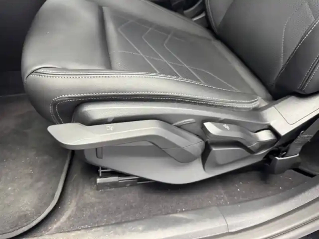 Bmw X1 i xdrive30 — photo 23