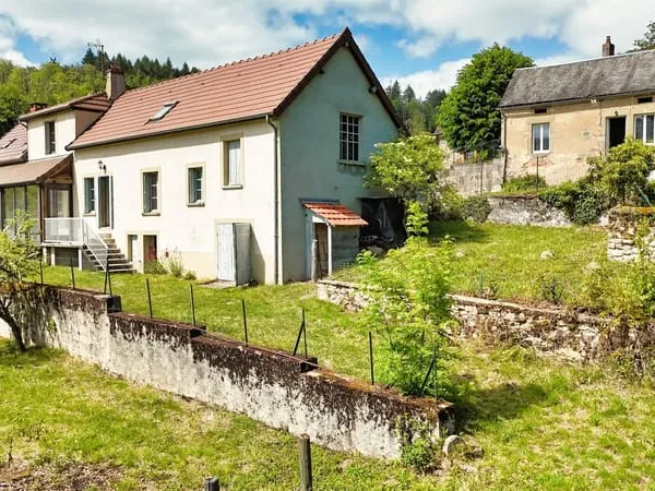 Charmante propriété de deux logements avec une belle vue sur l