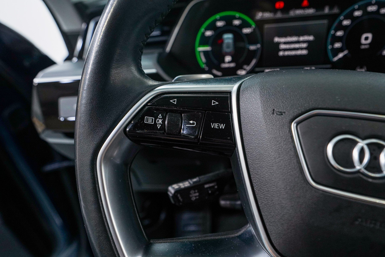 Audi e-tron — photo 21