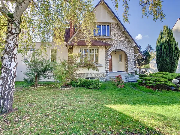 Maison Frépillon 134 m2 au sol et dépendance de 53m²