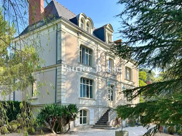 Maison 9 pièces 410 m²