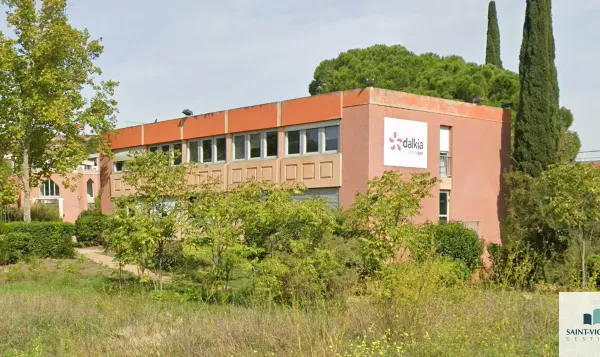 Local professionnel 937 m²