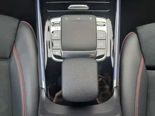 Mercedes Glb 200 d amg line — photo 20