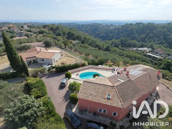 Maison 7 pièces 243 m²