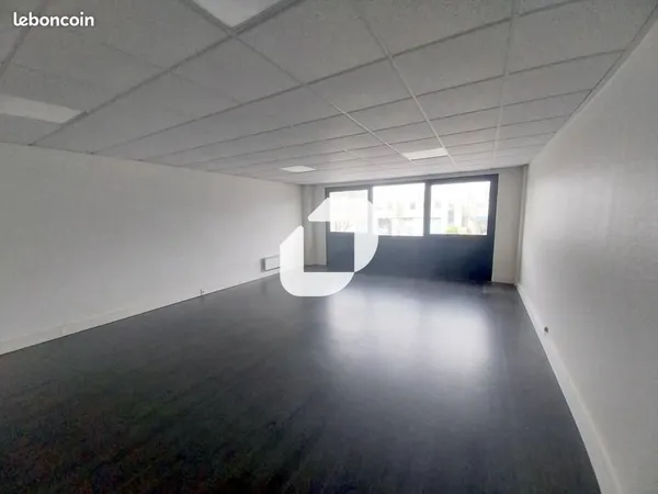 Local d'activité 298 m²